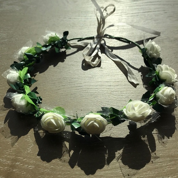 Accessories - White rose flower crown with green leaves and lace